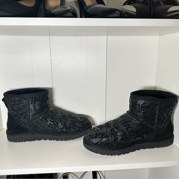 UGG Women's Black Patterned Winter Boots - Picture 6 of 8